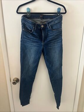 Kut from the Kloth Skinny Jeans in Medium Blue Wash